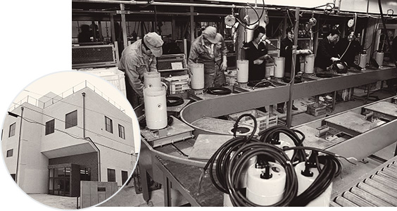 The company starts manufacturing compact submersible pumps using state-of-the-art automation technology.