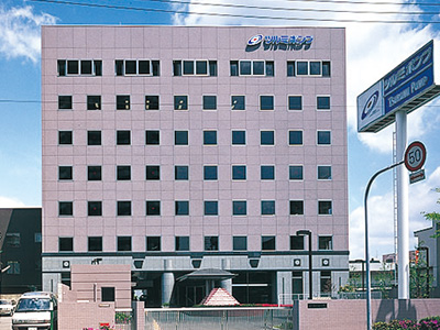 Construction of the new Osaka Headquarters building (seven stories) is completed.